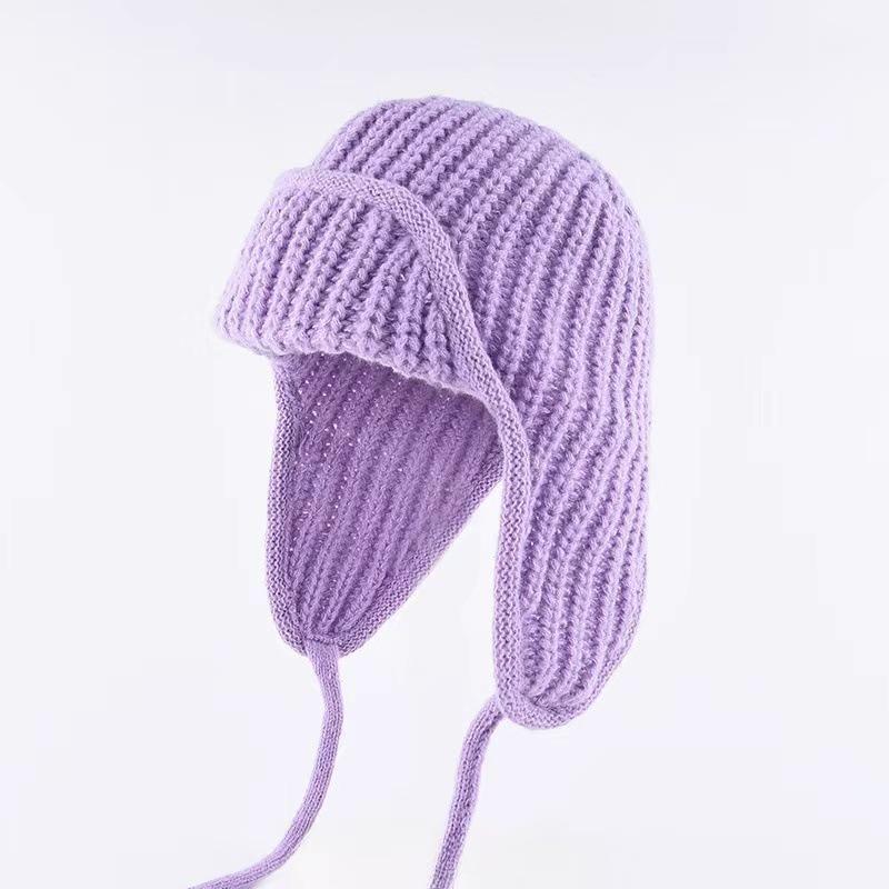 Women's Large Woolen Aviator Hat: Warm, Ear-Protecting, Loose Fit, Face-Slimming, Versatile Knitted Design for Autumn and Winter.