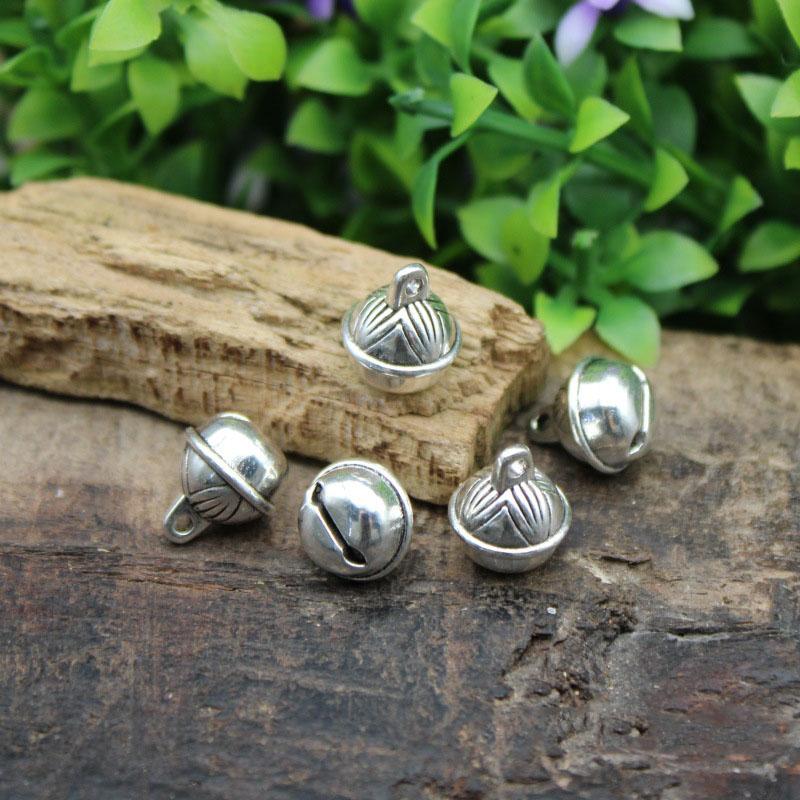 

WTEMPO Retro Metal Bell Pendants Bracelets Necklaces Christmas Tree Wreath Clothing Accessories Holiday Party Decor Mini Bells No Sound 50pcs серебряный