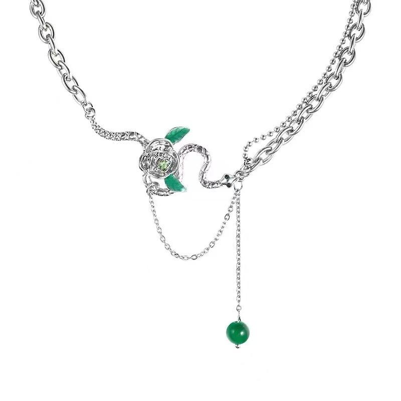 

Snake Rose Necklace Femininity Design Versatile Pendant Sweet Cool Trend Collarbone Chain