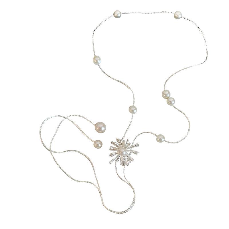 Collana a Nappa con Fiocco di Neve d'Argento e Perle - Elegante Catena per Maglione Autunno/Inverno per Donna