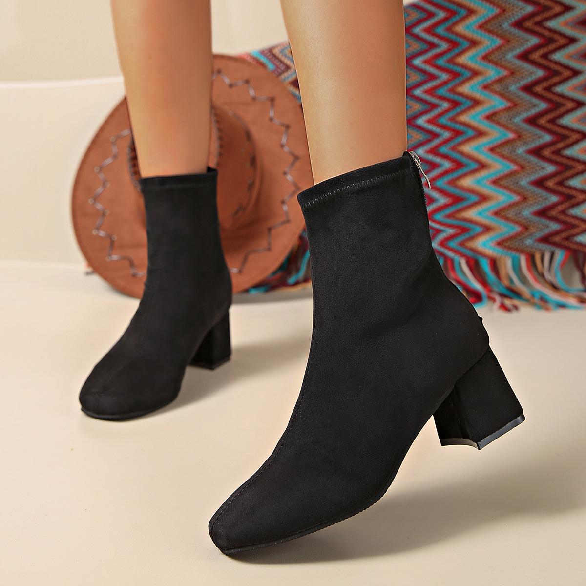 

Французские короткие сапоги на высоком каблуке 2025 новые модные сапоги на толстом каблуке замшевые черные весенние и осенние одинарные сапоги тонкие сапоги с квадратным носком 43 чёрный