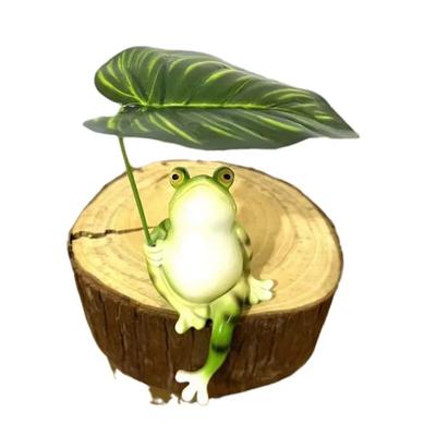 Frog Garden Statue Fish Tank Ornaments Holding A Leaf Resin Frog Figurine Realistic Cute Animal Miniature for Outdoor Yard Patio