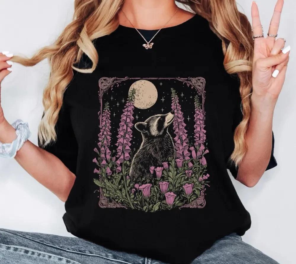 Raccoon Moon Retro Graphic T- Shirt, Vintage Raccoon Moon T- Shirt XL