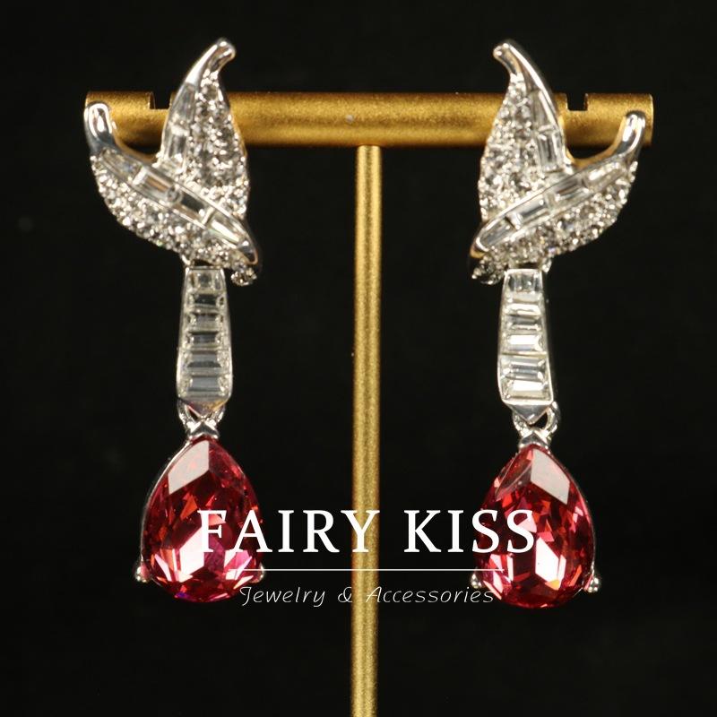 A Vintage Heavy Industry Silver-plated, Shiny, Zircon Red Water Drop Rhinestone Pendant European and American V-neck