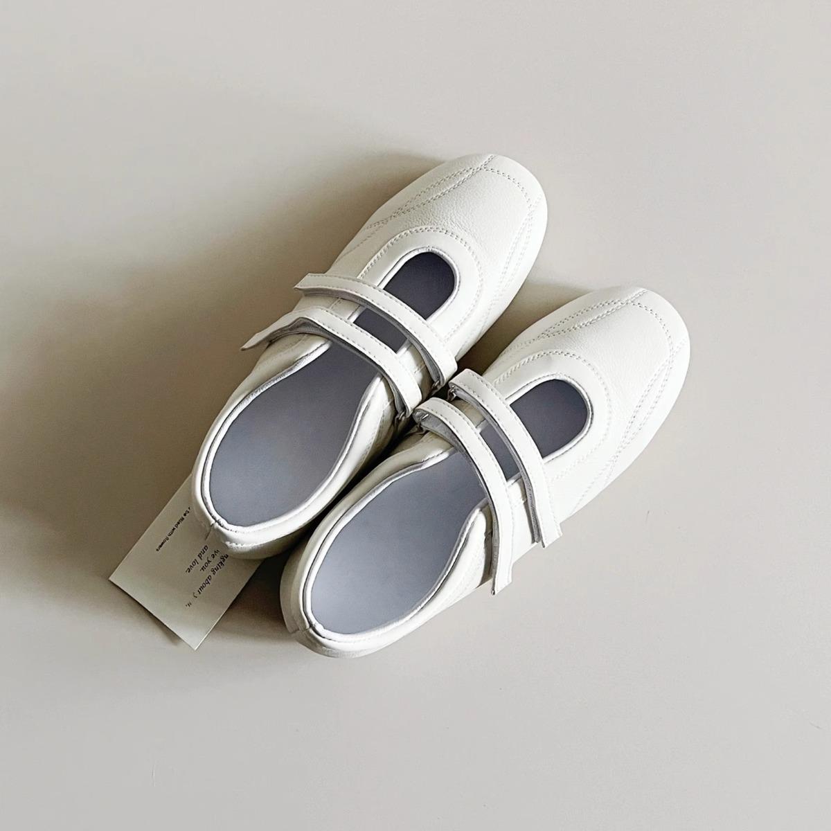 

French round head shallow mouth versatile Mary Jane shoes casual sports shoes 2025 new Velcro ballet shoes 39 белый