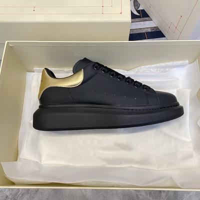 Sapatos brancos McQueen de sola grossa sapatos femininos 2025 novo outono e inverno versátil esportivo sapatos muffin realçadores sapatos de plataforma casuais