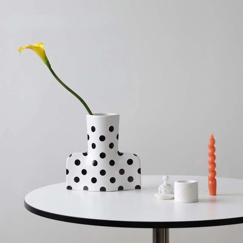

Ceramic Vase Black and White Stripes Wave Point Geometric Flower Vase Terrarium Flower Pot Home Decoration Accessories