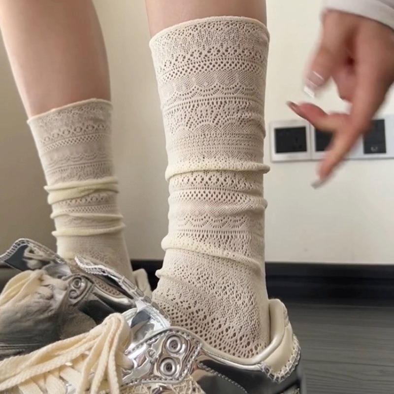 Ballett-Stil Schwarz, Weiß und Grau Ausgesparte Frotteesocken Spitze Wadenformende Socken Retro-Stil Freizeit-Mittelschaftsocken