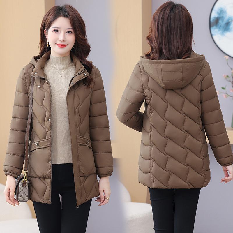 

New medium and long cotton-padded clothes have fashionable and warm temperament. Middle-aged cotton-padded clothes and jackets can be removed from 6XL-140-75kg темно-коричневого кольору