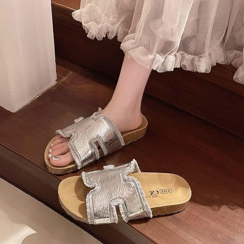 Thick-soled slippers women's summer wear 2025 new shoes Internet celebrity versatile super fire word Birkencool slippers