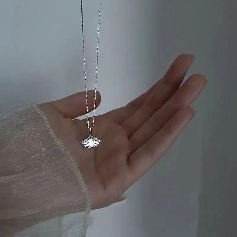 Korean Style Ginkgo Leaf Pendant Necklace - Versatile & Trendy Clavicle Chain Jewelry for Women 
