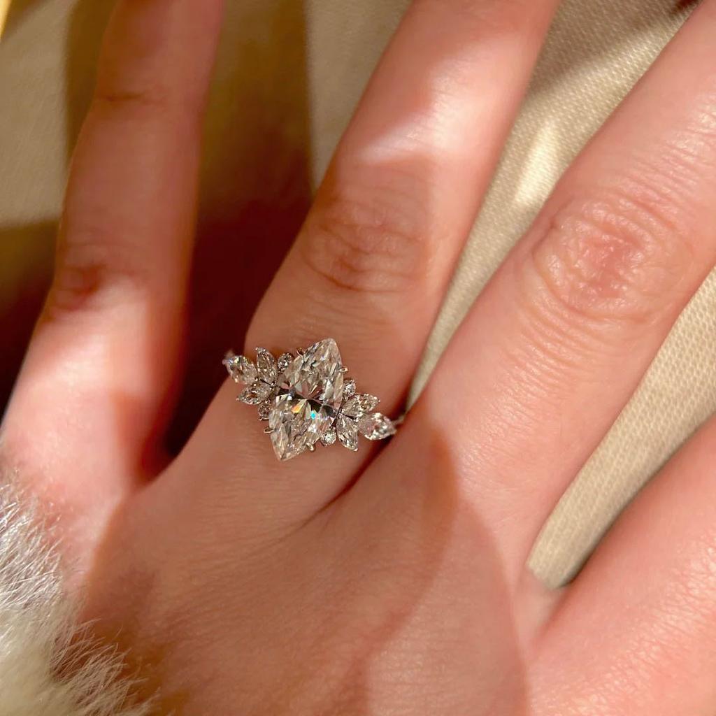 Luxury Inlaid Full Diamonds Ring Engagement Fashion Horse Eye Rings for Women High-end and Unique Design Wedding Jewelry Gift