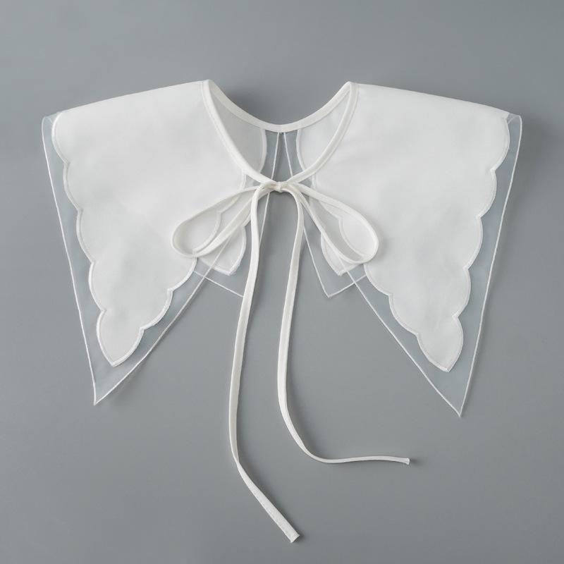 White Retro Hanfu Cloud Shoulder Shawl with Lace Trim & Embroidery for Women