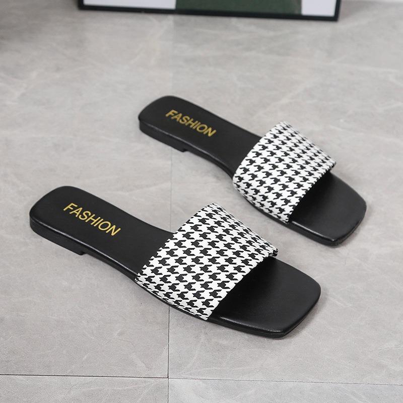 Flat Bottom Slippers Female Summer New Checkerboard Checkerboard Beach One Word Cool Slippers Female