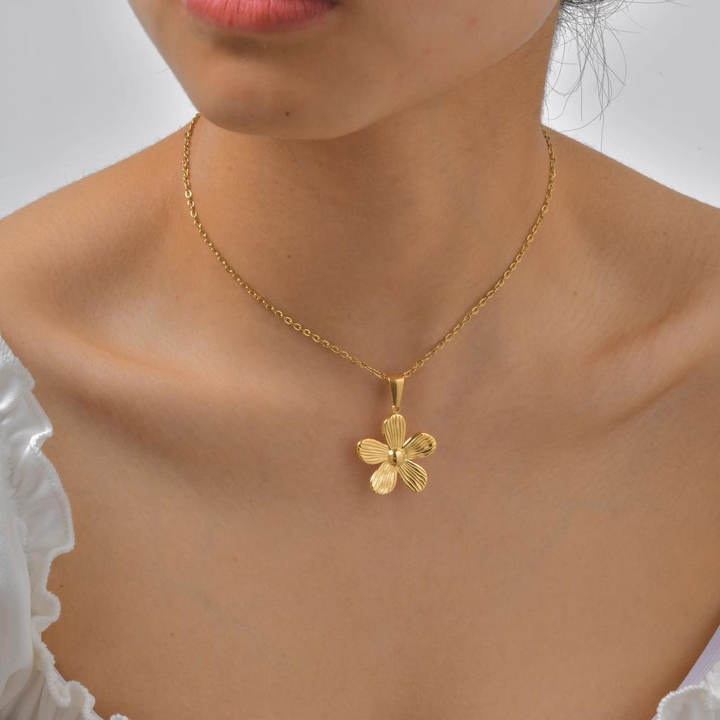 Accessories, Stainless Steel Flower Pendant 18K Gold Necklace Ladies, Shell Elements 197