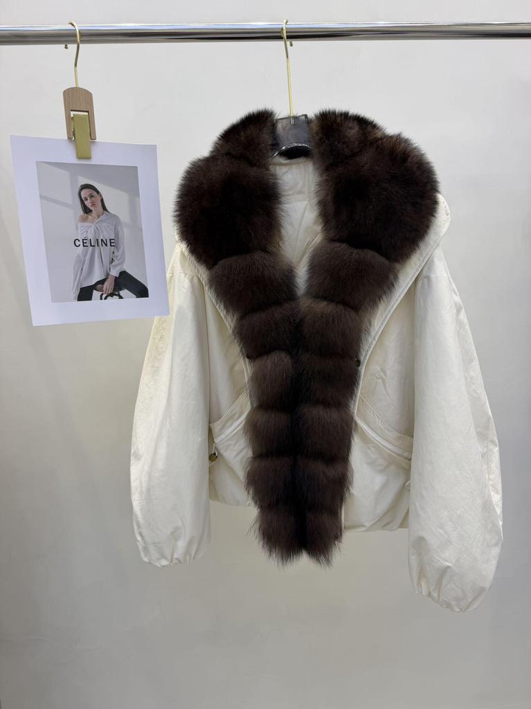 Women's Fashionable Down Jacket with Real Fox Fur Collar, Loose Fit, Thick and Warm Winter Outerwear.