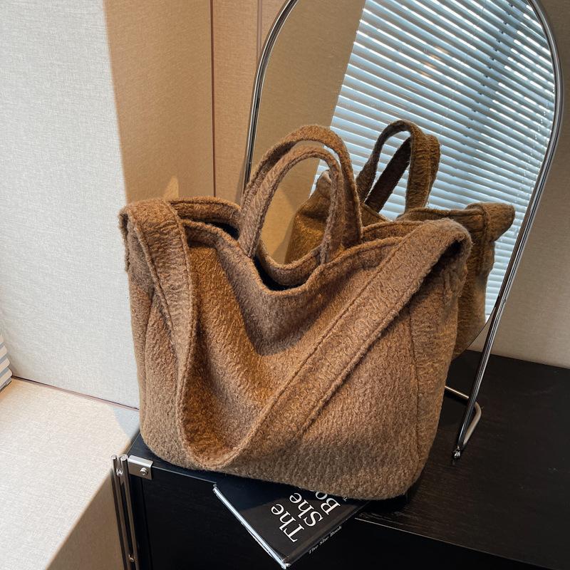 Simple Casual Large-capacity Tote Bag Women's New Autumn and Winter Versatile Shoulder Messenger Bag Commuter Bag