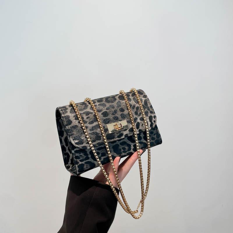 Foreign Style, European and American Retro and Beautiful 2025 Leopard Print Winter New Temperament Trend Chain Underarm Single Shoulder Small Square B