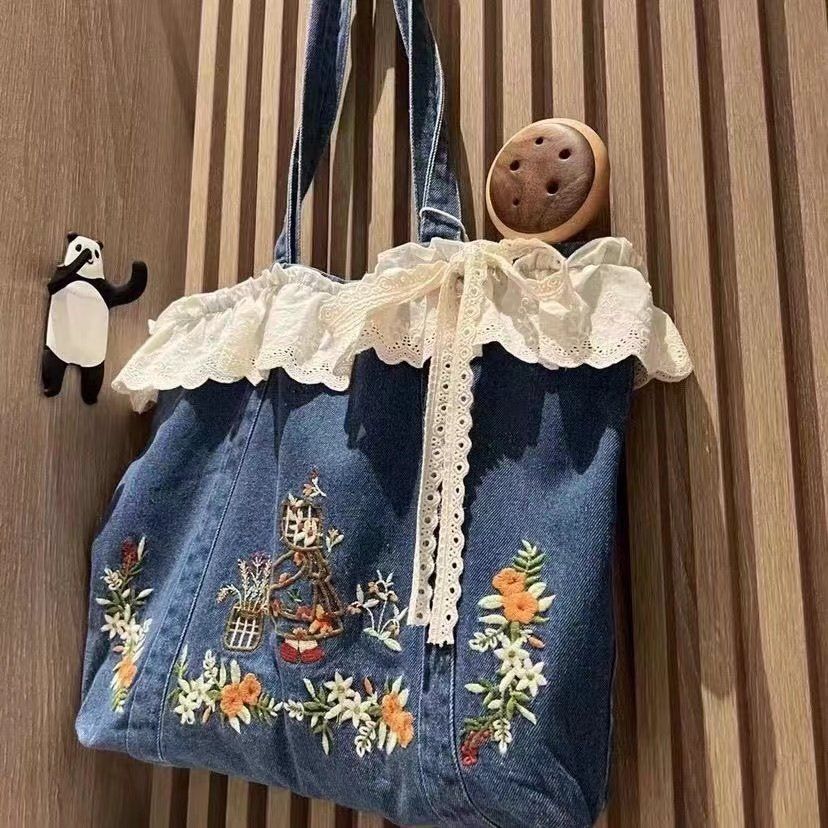 

Spring and summer new Mori sweet literary and retro sweet lace splicing embroidered shoulder denim handbag bag