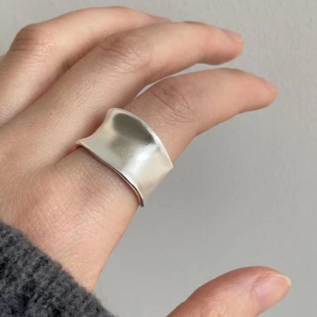 Eleganter gefrosteter matter breiter offener Ring für Damen - S925 versilbert, trendiger INS-Stil