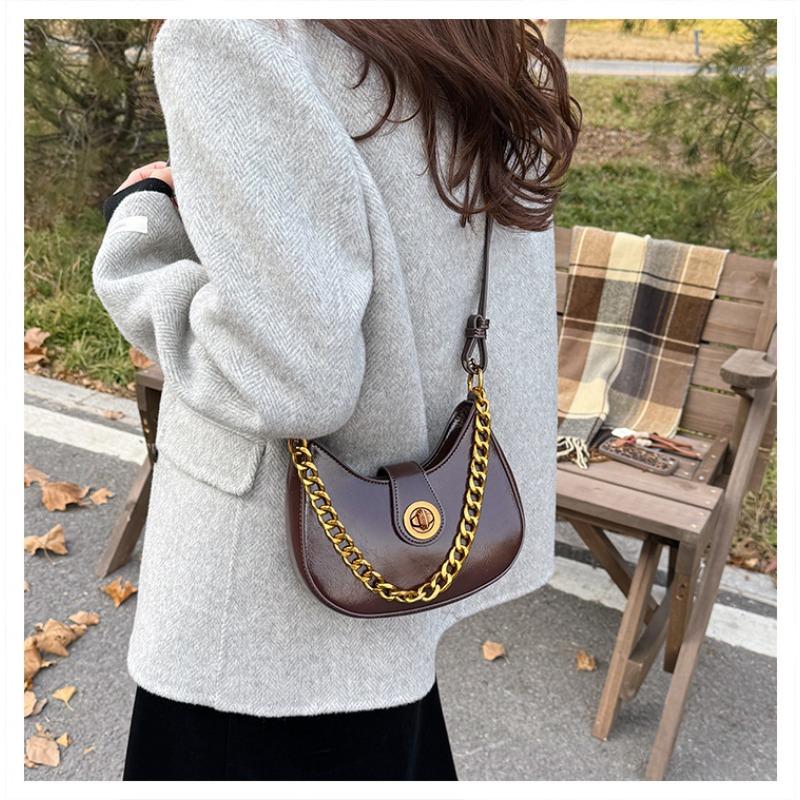 Light Luxury Crescent Bag, Fashionable Versatile, Temperament Commuting Choice.