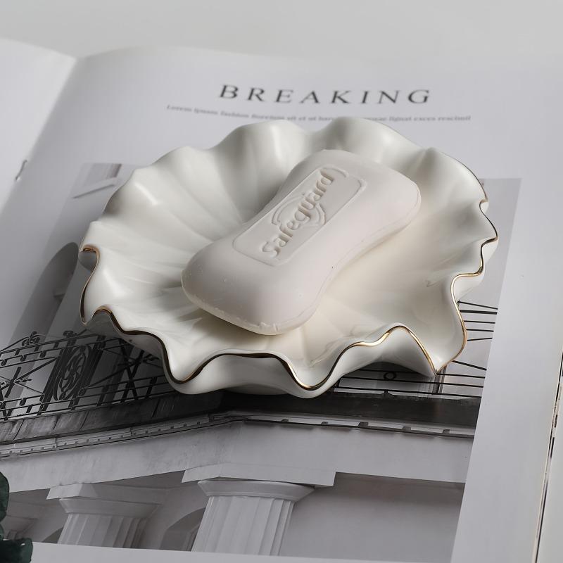 1 Stück Elegante Weiße Keramik Seifenschale mit Goldenem Rand, Muschel-Inspiriertes Design, Rund für Lotusblattförmigen Halter