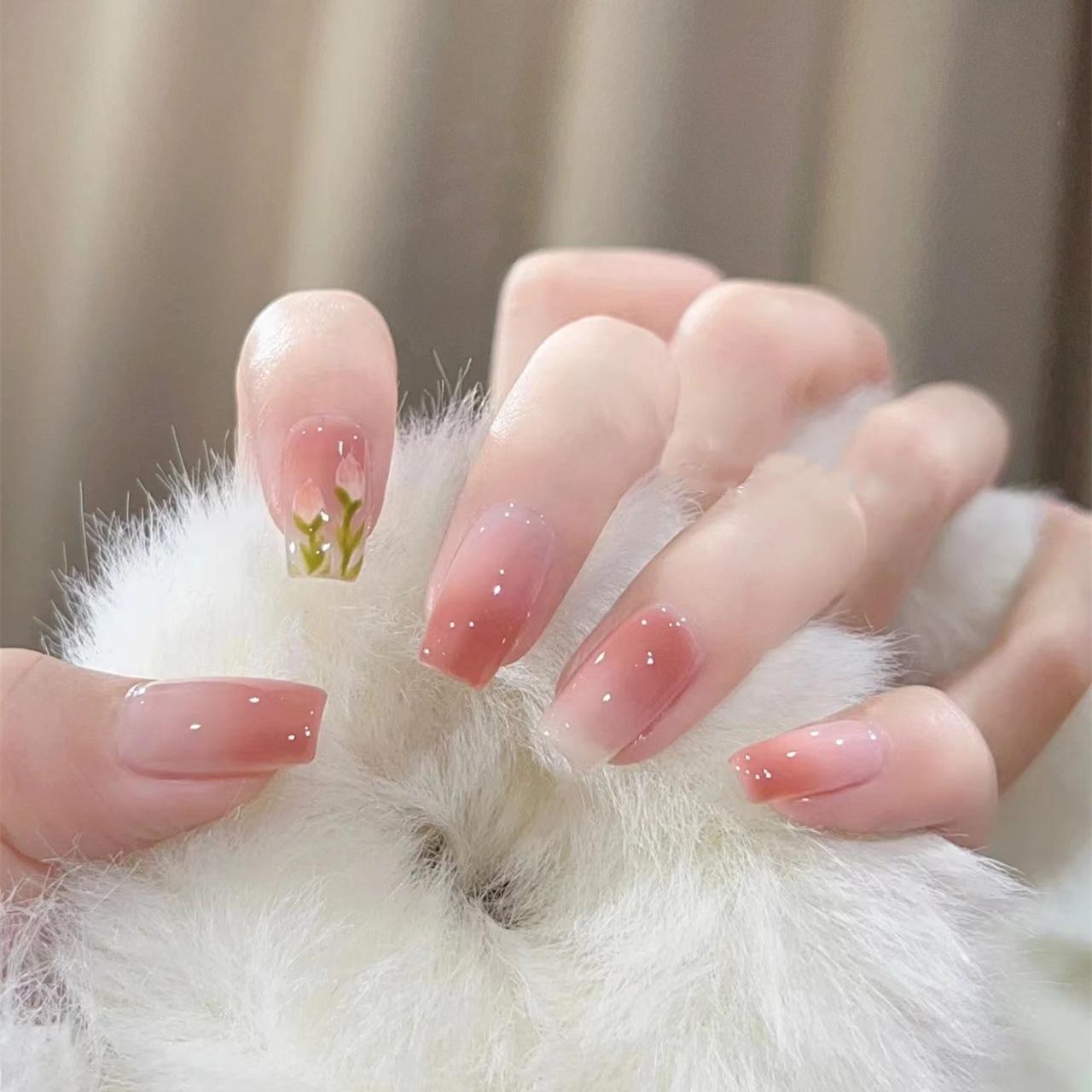 

Tulip Yun Nail Wearable: Fresh Gradient Floral False Nail Set C488