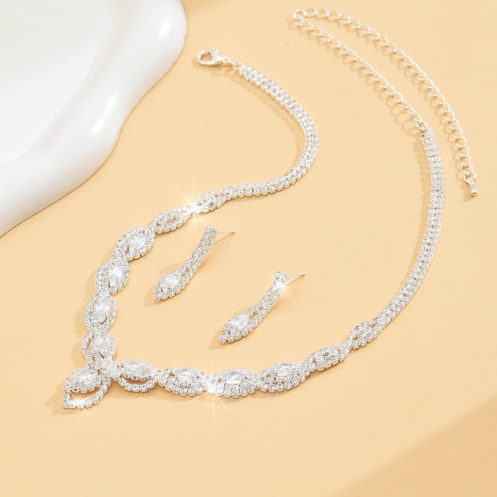 3 pieces of Women's Claw Chain Series Zircon Earrings with Necklace Zircon Set for Wedding, Banquet, Party, and Festival Gifts