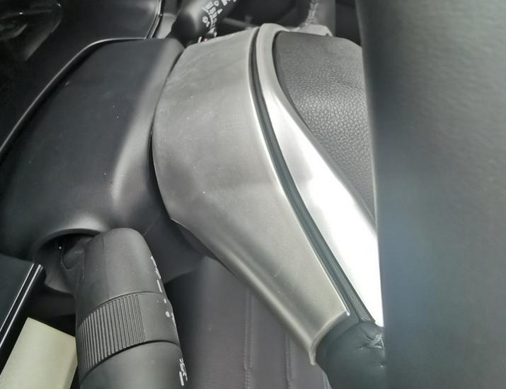 Compatible Accessories for 2023 Honda CR-V: Gear Shift Knob, Air Vent, Headlight Adjustment, Front Reading Light, Cigarette Lighter.