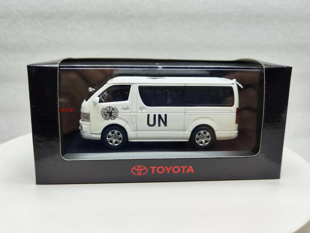 1:43 TOYOTA HIACE UN Alloy Car Model Simulation Diecast Collectible Ornaments Toys Children's Gifts