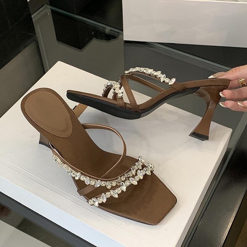 Mode Liyke Street Style Cristal Strass Soie Femmes Pantoufles Sandales Mode Bout Ouvert Talons Hauts Fins Stripper Fête Diapositives Chaussures