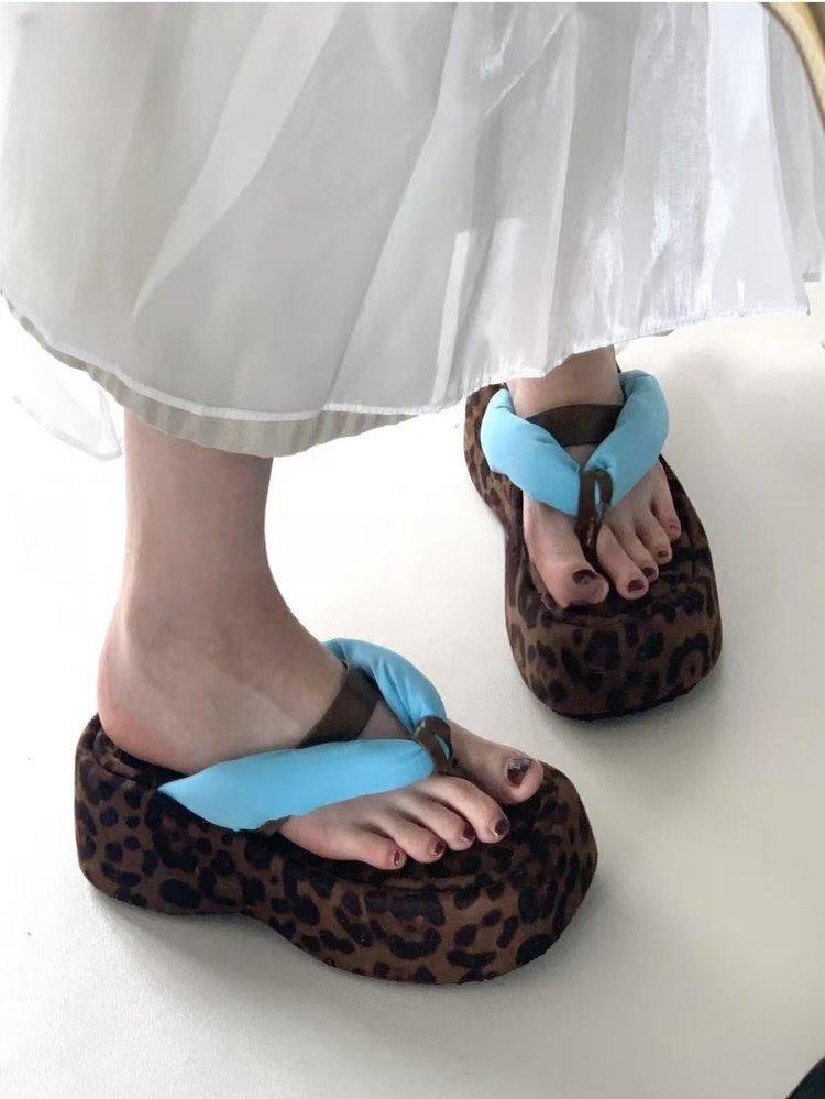 

[youshilai] Muffin thick-bottomed wedge slippers 2025 new small retro leopard print flip-flops 35