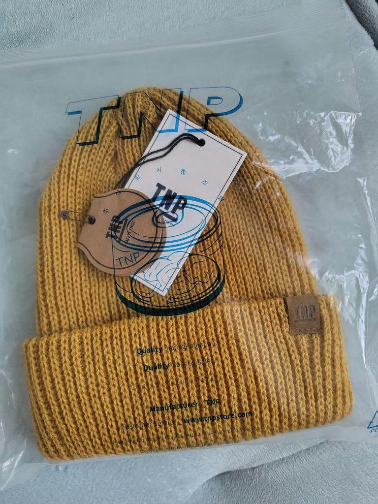 [USED] Knit Hat Worn by V and IEN