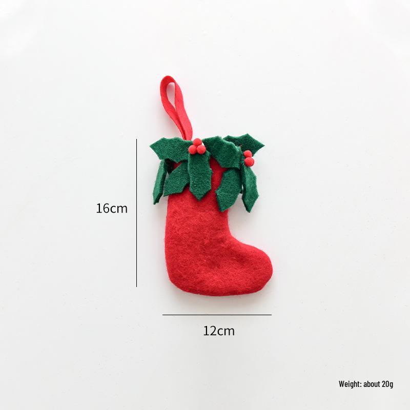 NUCHI Felt Christmas Wreath with Red Robin and Berry Leaf Ornament Gift