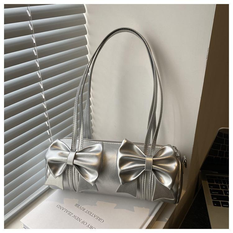 

2026 New Model Features Niche High-end Underarm Bag Trendy Bow Design Fashiable Women s Pillow Bag, and A Crossbody Handbag срібний