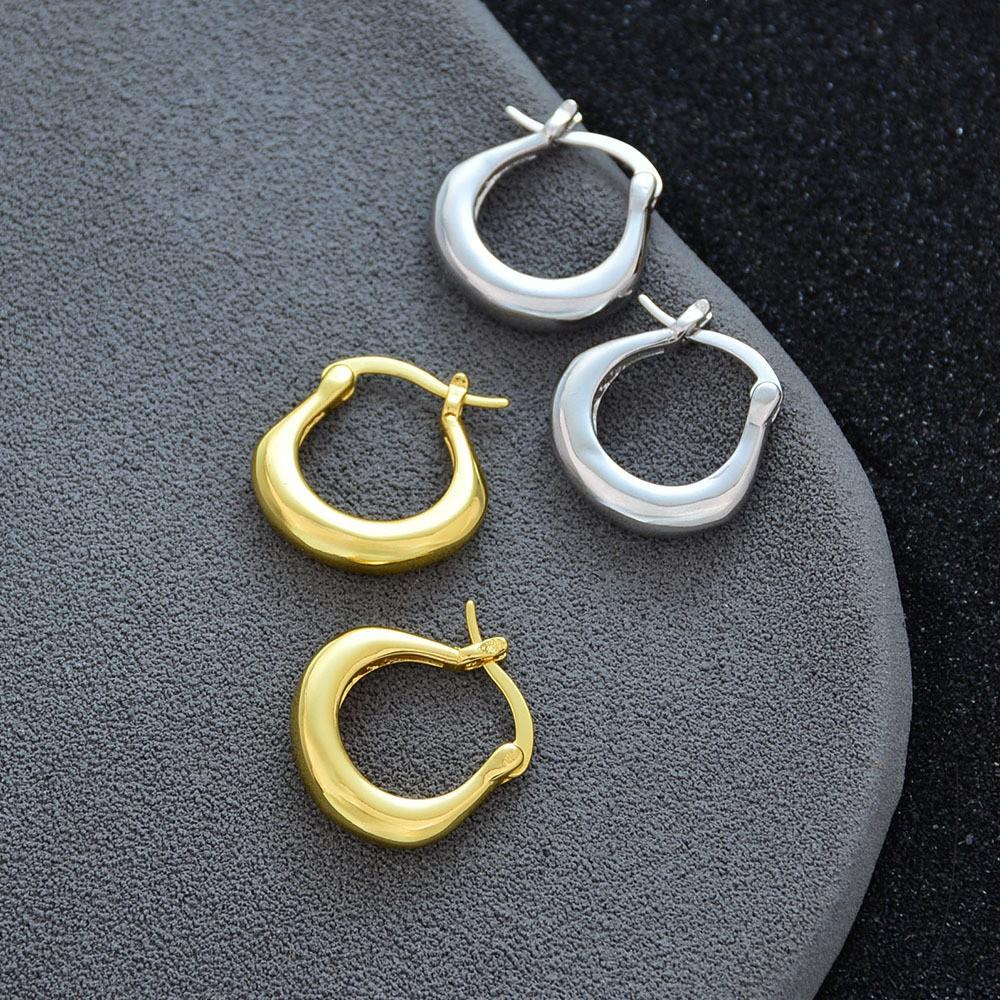 Autumn And Winter French Gold Plain Ring Earrings Women'S Cold Wind Oval Earrings Ear Buckles Earrings