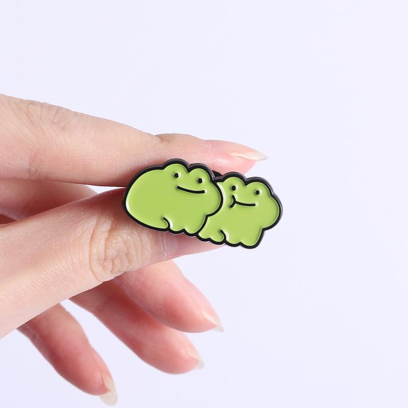 Adorable Frogs Lover Enamel Pins Cartoon Froggy Kiss Brooches Lapel Badges Kawaii Animal Jewelry Gift for Friends