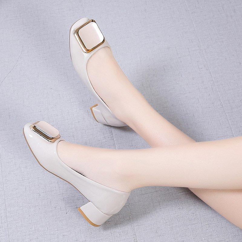 Moda 2024 Czerwone Wygodne Czółenka na Kwadratowym Obcasie na Imprezę Pani Różowa Skóra Stylowe Eleganckie Buty na Obcasie Kobiety Słodkie Czółenka z Okrągłym Noskiem