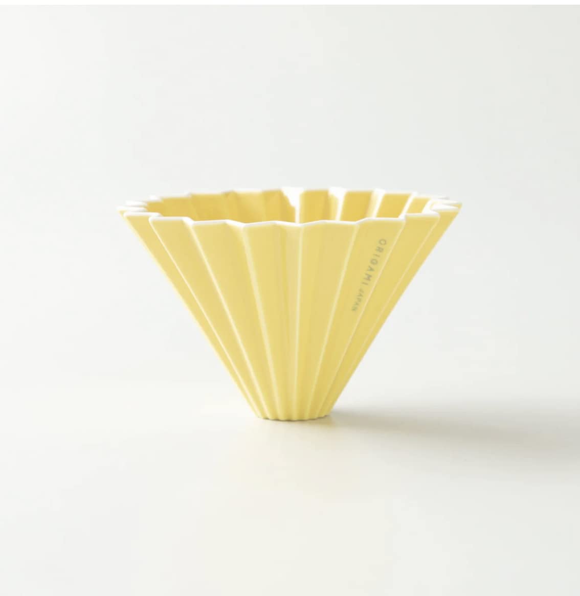 

ОРИГАМИ Оригами Дриппер, Средний, Желтый, На 2-4 порции, Включает Коробку, Держатель с гравировкой продается отдельно (желтый)