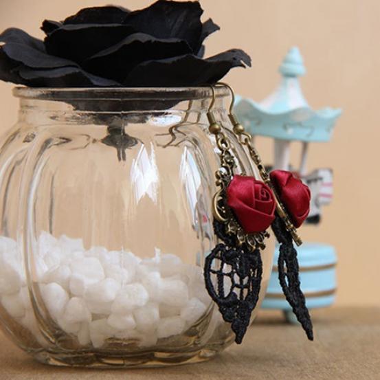 1 Pair Vintage Gothic Vampire Halloween Black Lace Red Flowers Dangle Earrings