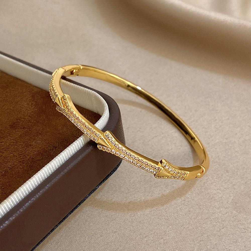 Punk Micro Inlaid Zircon Arrow Slim Bracelet for Women Fashion Gold Plated Copper Cuff Bangle Bracelets Jewelry Gifts