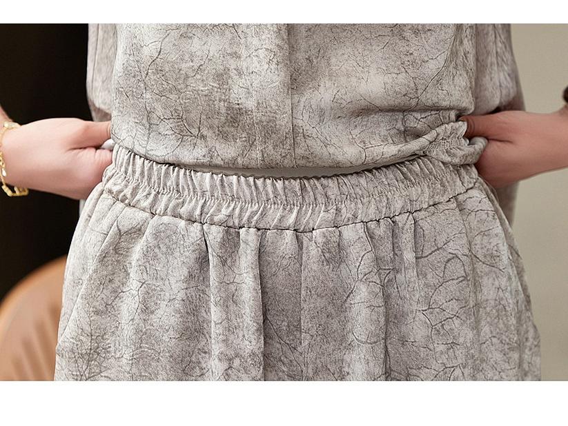 Elegantní letní dvoudílný set pro ženy středního věku: Imitace hedvábné halenky a topu