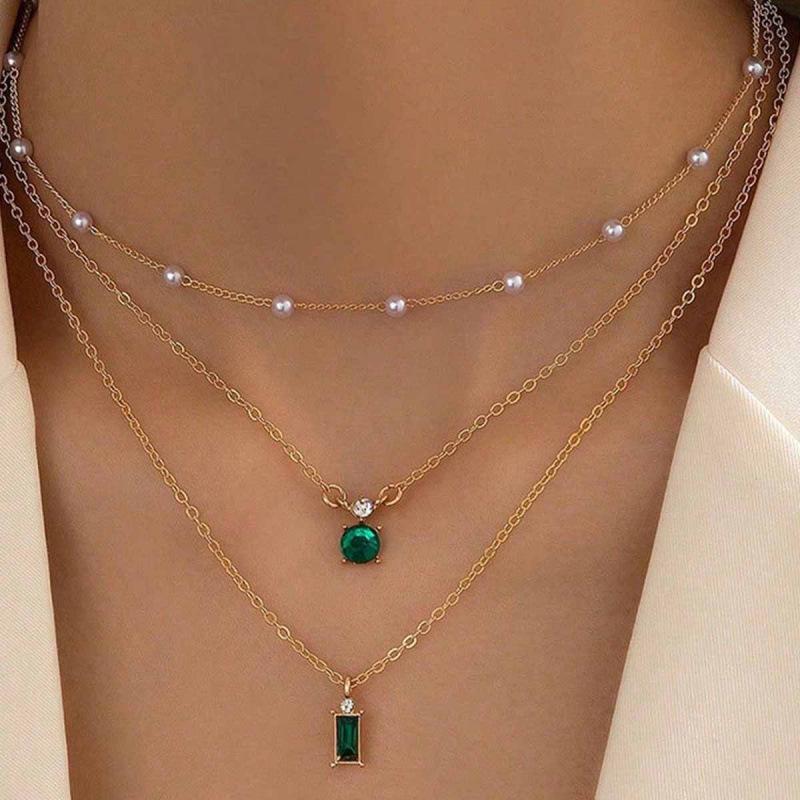Stylish Layered Pearl & Emerald Necklace Set золотой