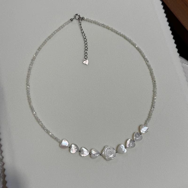 White Butterfly Shell Fritillary French Elegant Camellia Necklace Simple Temperament Horseshoe Love Flower Necklace