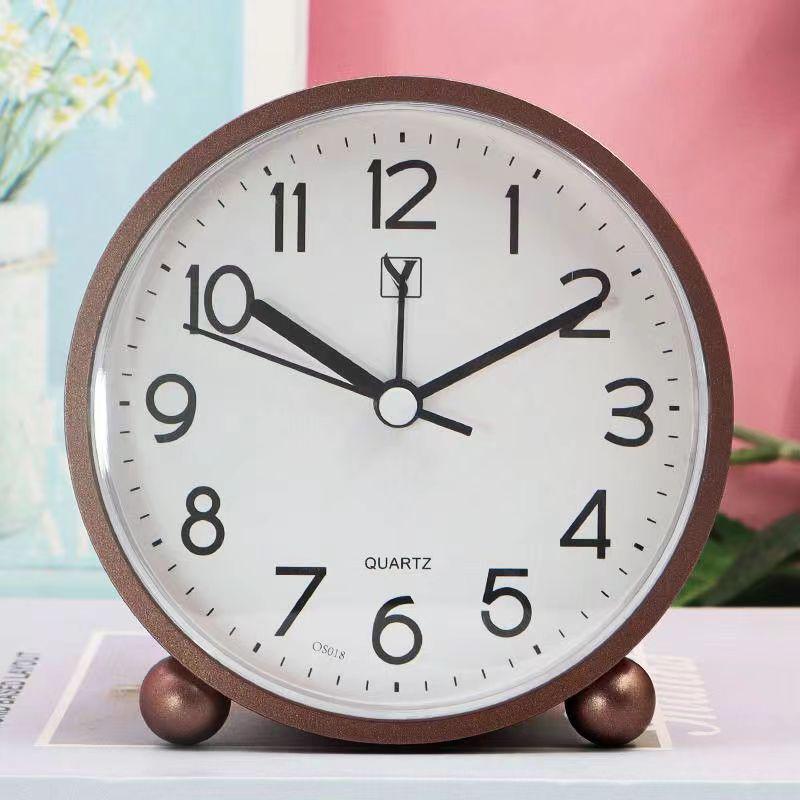 Retro Silent Alarm Clock - Vintage Desktop Decor for Bedroom or Dormitory