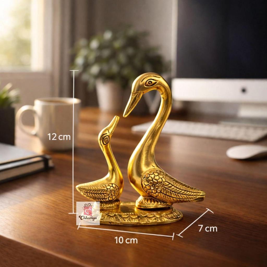 Kissing Duck Pair Showpiece for Home Decor Golden Metal Duck Couple Statue Decorative Table Accent for Living Room Office Desk Bedroom