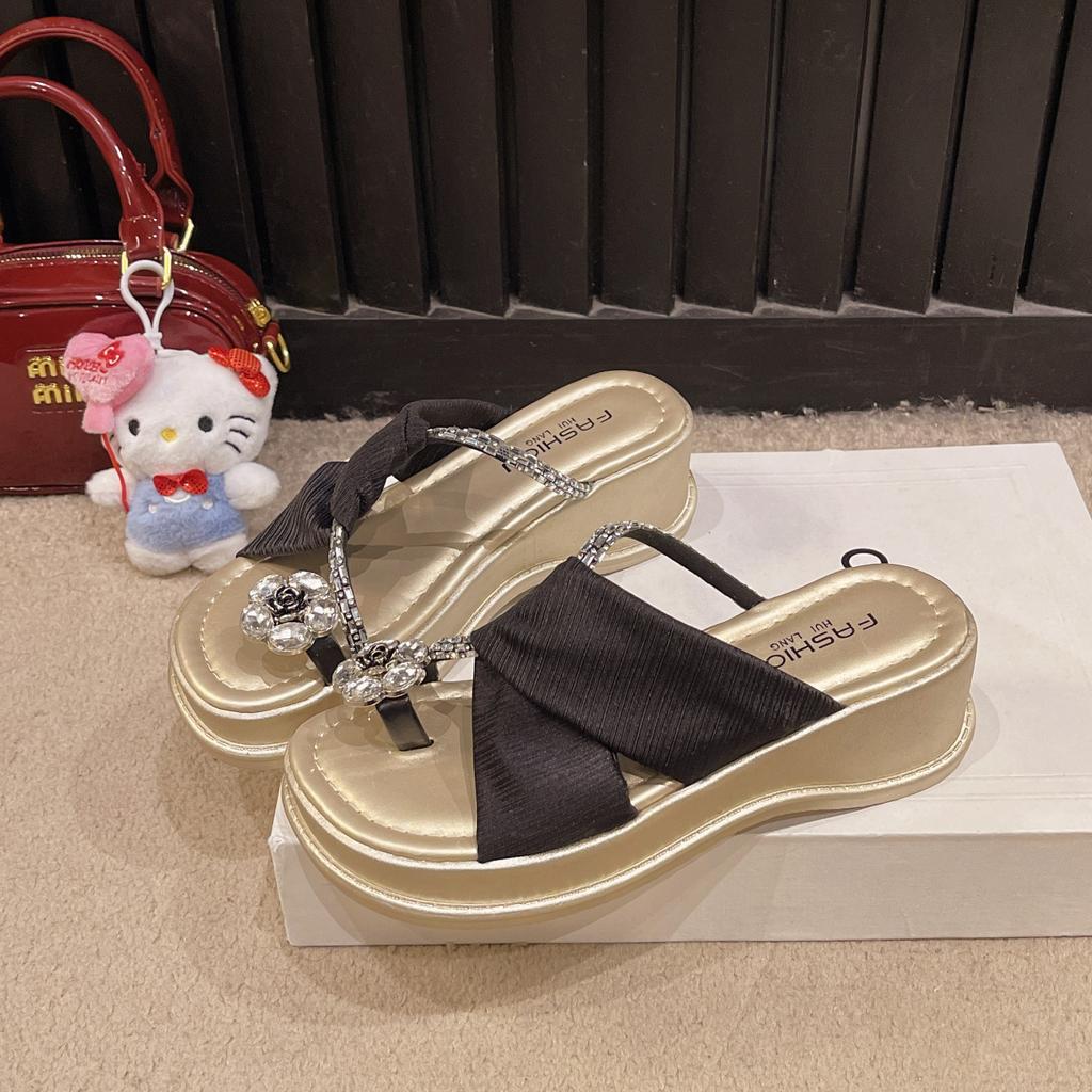 Internet celebrity rhinestone sandals drag women's summer wear exquisite 2025 new thick-soled toe beach shoes casual cool slippers