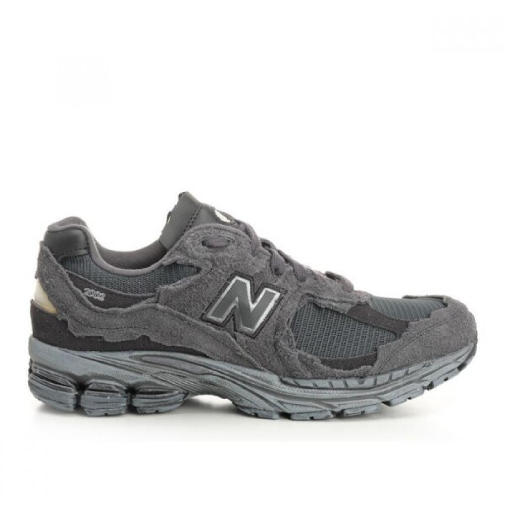 

New Balance 2002 Dark Gray Low Top Sneakers US8