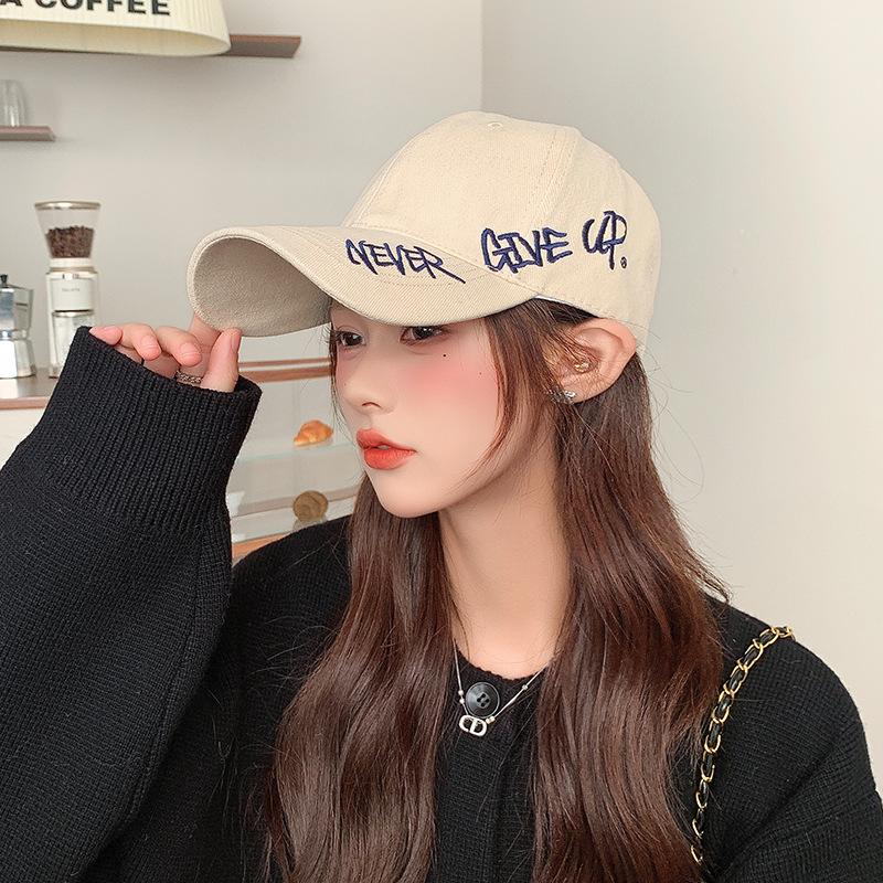 

Personalized Embroidered Trendy Letter Baseball Cap for Men, Autumn and Winter Large Head Circumference Wide Brim Duckbill Cap for Women, Outdoor 56-62CM（Sanding）