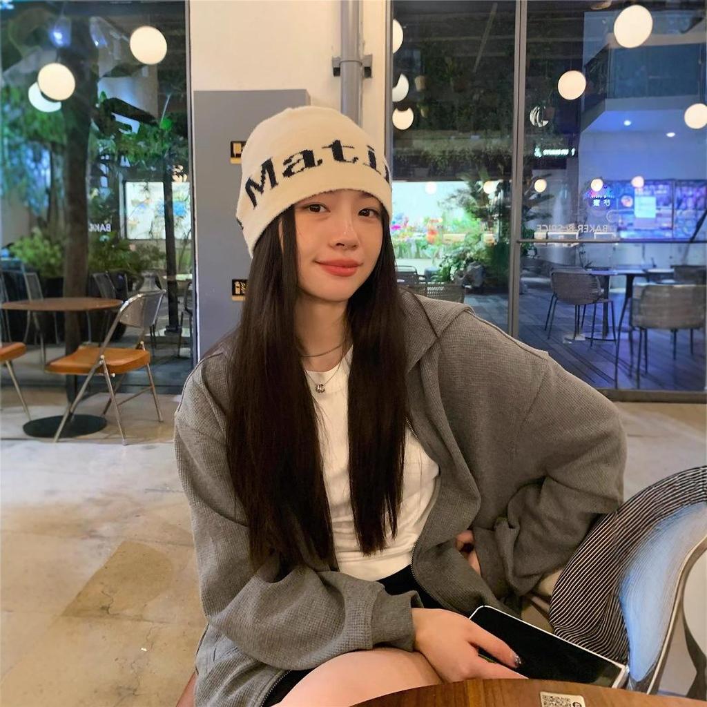 "2024 Unisex Mode Strickmützen: Warme, vielseitige Herbst/Winter-Wolle mit Ohrenklappen und stilvollem Design"